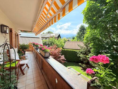 Sonniger Balkon (Markise Eigentum des Mieters) - 