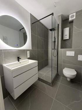 Badezimmer - Sanierte 2-Zimmer-Wohnung mit Stellplatz in zentraler, aber ruhiger Lage-nahe AKN Eidelstedt Zentrum