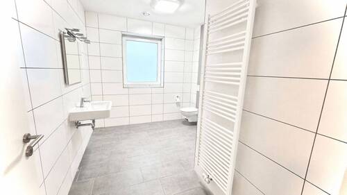 Modernes Badezimmer - Etagenwohnung mit 85,00 m&sup2; in Neuenkirchen zur Miete