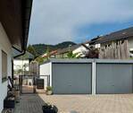 Ost-Seite mit Doppelgarage - 