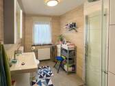 Badezimmer mit ebenerdiger Dusche - 