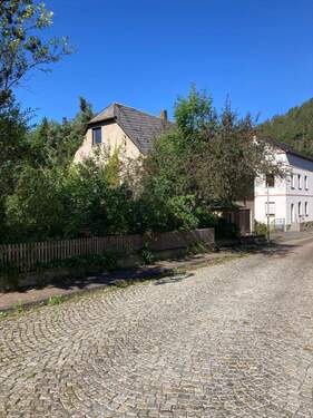 von Hauptstraße - Mehrfamilienhaus, Wohnhaus mit 190,00 m² in Berga-Wünschendorf zum Kaufen