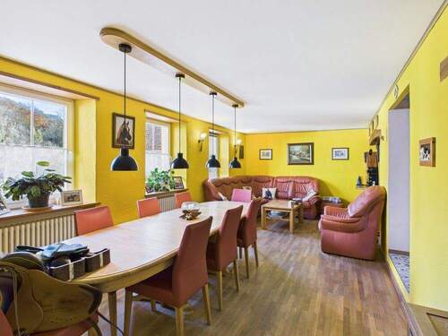 Wohnzimmer Hauptwhg. - Mehrfamilienhaus, Wohnhaus mit 395,00 m² in Ralingen an der Sauer zum Kaufen