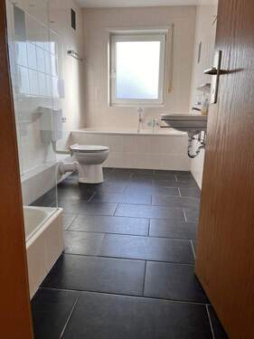 Badezimmer - Etagenwohnung mit 71,00 m&sup2; in Römerberg zur Miete