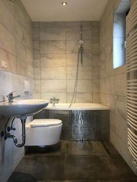 Bad EG - Großes Einfamilienhaus - viel Platz für die ganze Familie in Unterlüß