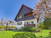 Hausansicht - Charmantes Zweifamilienhaus mit Traumgarten