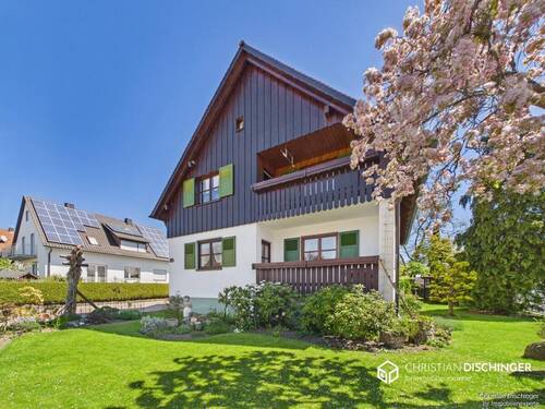 Hausansicht - Charmantes Zweifamilienhaus mit Traumgarten