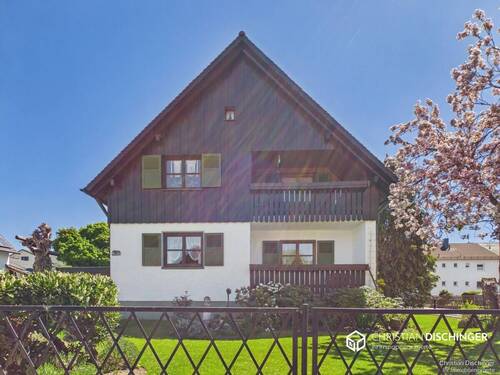 Hausansicht - 8 Zimmer Einfamilienhaus zum Kaufen in Zeitlarn