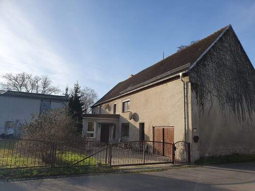 Haupteinfahrt mit Vorgarten - Mehrfamilienhaus, Wohnhaus mit 238,00 m&sup2; in Mockrehna zum Kaufen