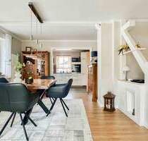 Sommer im Garten, Winter um den Ofen: modernes Familienhaus mit Terrasse, Balkon & Garage - Künzing Bruck