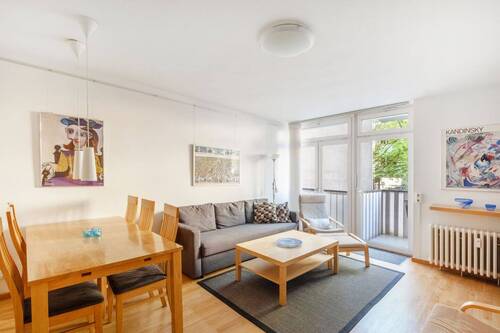 Wohn- und Essbereich mit Balkonzugang - 2-Zimmer-Wohnung mit 2 Balkonen nahe Kurfürstendamm