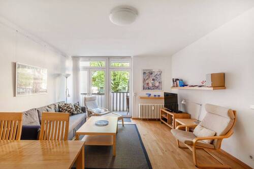 Weitere Ansicht Wohn- und Essbereich mit Balkonzugang - 2 Zimmer Etagenwohnung in Berlin