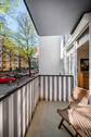 Balkon mit Blick in die Straße - 