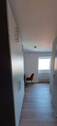 Blick Richtung Wohnbereich mit Stauraum links - 