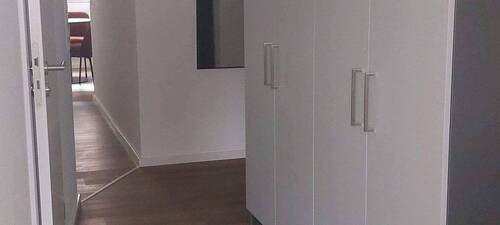 Blick Richtung Eingang, Stauraum rechts - 