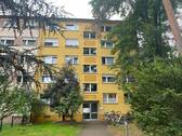 Hausansicht - Charmante 3-Zimmer-Wohnung mit Loggia in gepflegtem Mehrfamilienhaus - ab dem 1.9. bezugsfrei