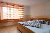 Schlafzimmer 1.OG Hauptgebäude - 