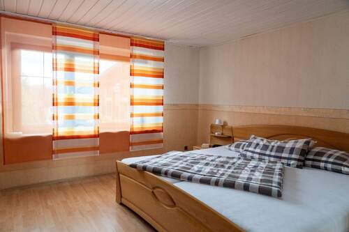 Schlafzimmer 1.OG Hauptgebäude - 