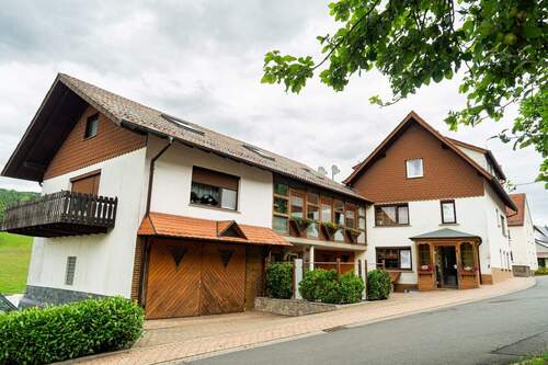 Außenansicht - Großzügiges Zweifamilienhaus - viel Platz und Zukunftspotenzial für Ihre Wohnideen