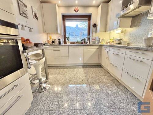 Küche mit Einbauküche - 