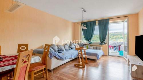 Wohnzimmer 1 - 2 Zimmer Etagenwohnung zum Kaufen in Taunusstein-Hahn