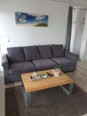 Wohnzimmer (Schlafsofa) - 2 Zimmer Etagenwohnung zum Kaufen in Wangerland-Horumersiel