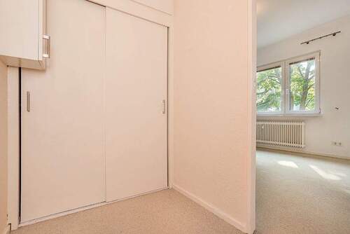 Flur mit Einbauschrank - 