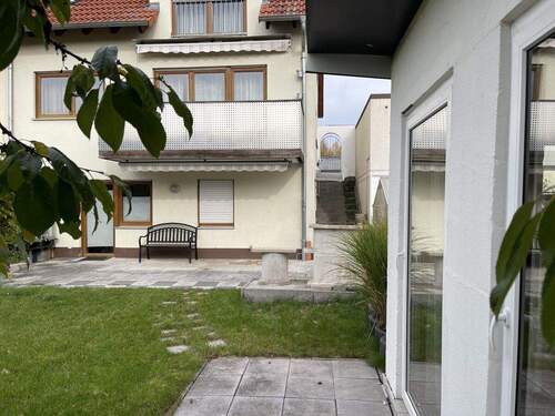 Seitlicher Eingang mit Pavillon - 