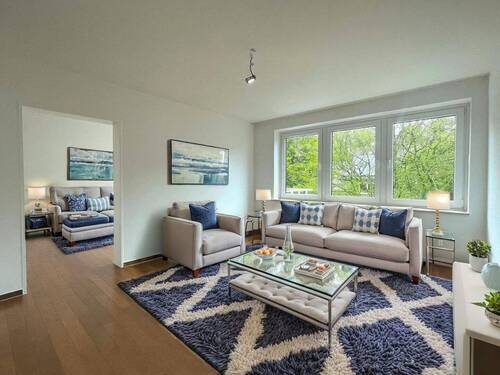 Wohnzimmer virtuell möbliert - Attraktive 2-Zimmer-Wohnung in ruhiger, stadtnaher Lage