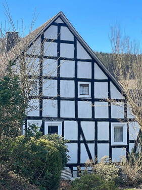 Fachwerkgiebel - Mehrfamilienhaus, Wohnhaus mit 300,00 m² in Lennestadt zum Kaufen