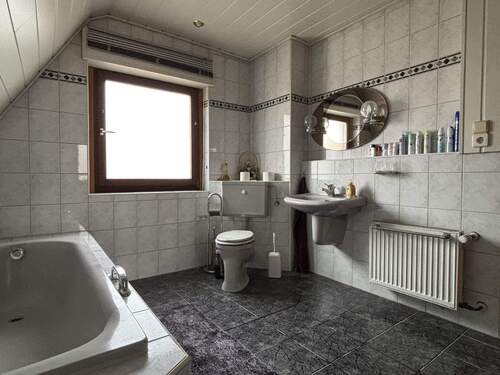 Badezimmer - 5 Zimmer Einfamilienhaus in Grefrath