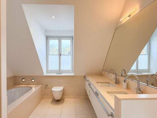 Masterbad - Etagenwohnung mit 187,00 m&sup2; in Düsseldorf zur Miete