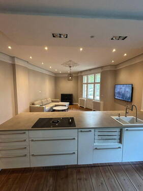 Küche + Wohnzimmer - Altbauwohnung mit Balkon (101 m²) in Steglitz - saniert - provisionsfrei - frei ab 31.07.2026