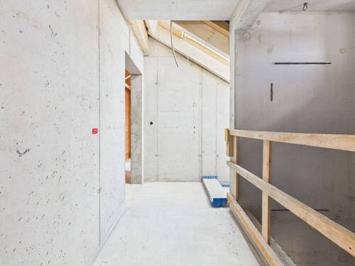 Aufzug und Wohnungseingang - 2 Zimmer Etagenwohnung in Ingolstadt