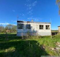 Ehemaliges Mehrzweckgebäude mit Garagen in Waldhufen