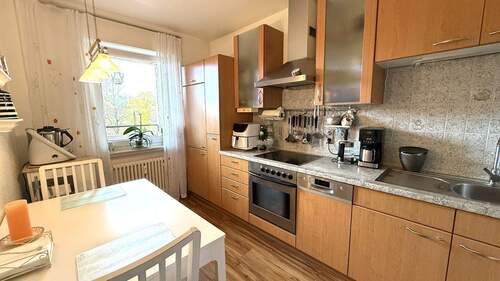 Küche mit Essplatz - Sofort beziehbare, ruhige-sonnige 3 12 Zimmer Wohnung mit Aussicht ins Grüne