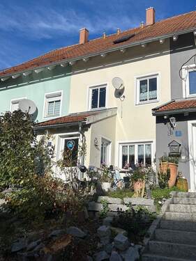 Ansicht Eingangseite - Reihenmittelhaus in Hengersberg