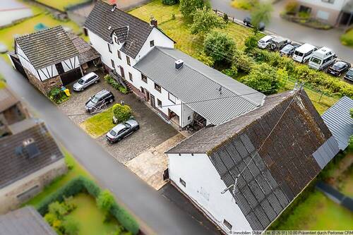 Wohnhaus mit Scheunen - 1 Zimmer Einfamilienhaus in Kaltenborn