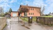 Außenansicht 2 - EFHZFH mit großem Grundstück, 7 Zimmern, Terrasse & Balkon in ruhiger Lage