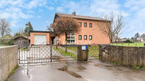 Außenansicht 2 - EFHZFH mit großem Grundstück, 7 Zimmern, Terrasse & Balkon in ruhiger Lage