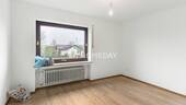1. OG Schlafzimmer 1 - 