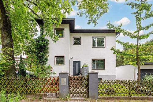 Straßenansicht - Eigentumswohnung mit eigenem Garten am Steinbergpark