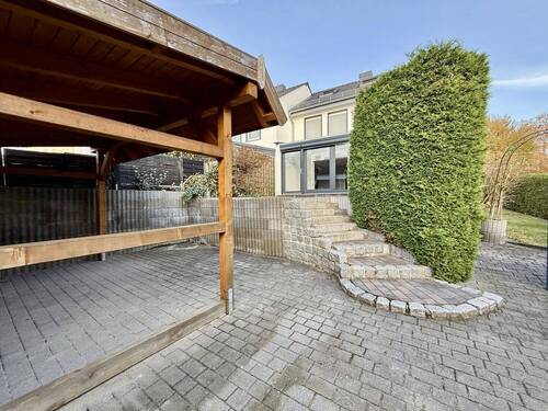 Rückansicht Haus + Terrassenüberdachung - 