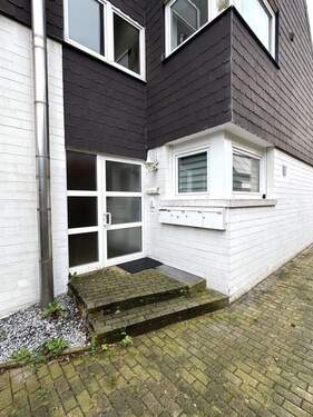 Hauseingang - Preiswerte Wohnung zum Soforteinzug
