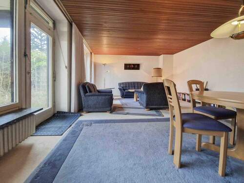 Wohnzimmer im EG mit Zugang zur Terrasse - Doppelhaushälfte mit 104,00 m&sup2; in Itzehoe zum Kaufen
