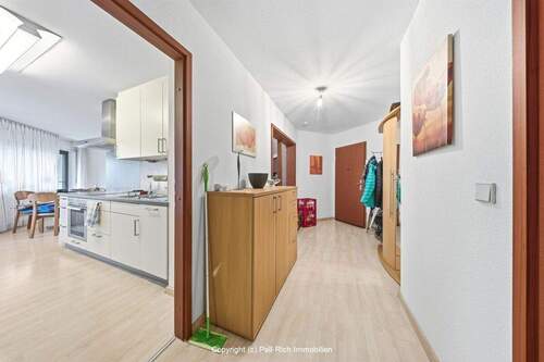 Flur - 2 Zimmer Etagenwohnung zum Kaufen in Karlsruhe