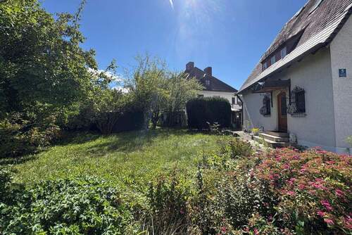 Grundstück - 6 Zimmer Einfamilienhaus zum Kaufen in München