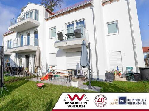 Westseite - Neuwertige Erdgeschosswohung mit Garten und Terrassen!