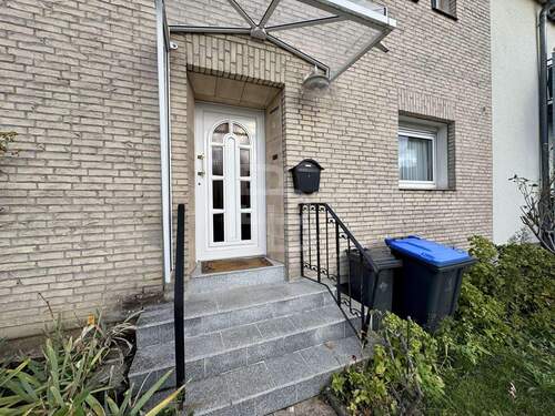 Hauseingang - 4 Zimmer Einfamilienhaus in Bergisch Gladbach
