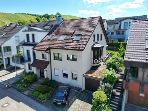 Außenaufnahme - 8 Zimmer Mehrfamilienhaus, Wohnhaus in Weinstadt